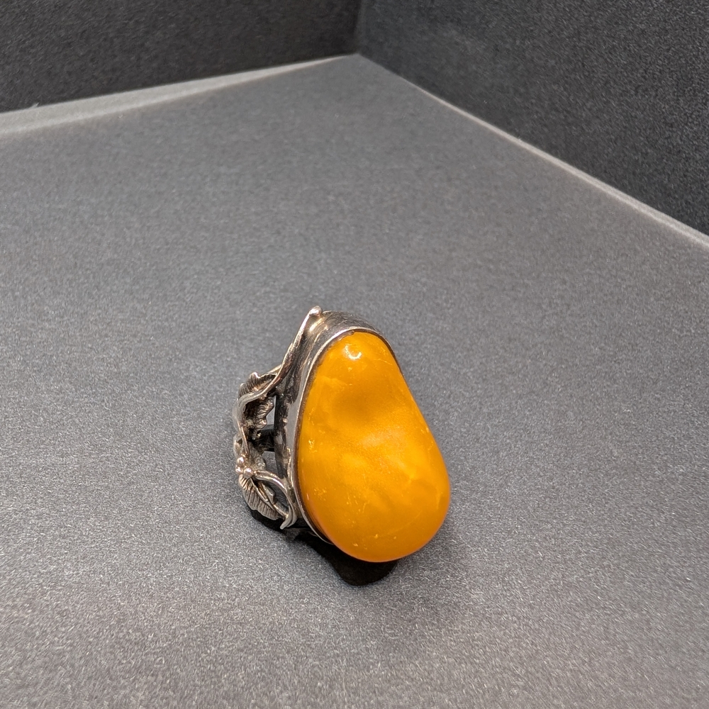 Unique Vintage Silver Ring with Amber Gem